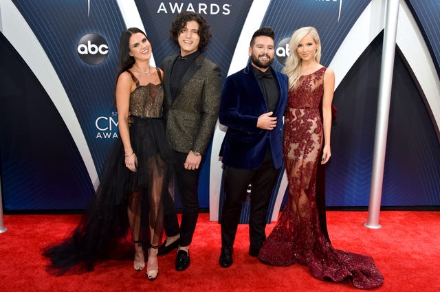 dan + shay and their wives at cma awards