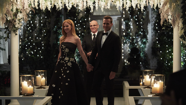 &#39;Suits&#39;: Harvey and Donna&#39;s Wedding in Series Finale Was a &#39;Surprise,&#39; Say Gabriel Macht and ...