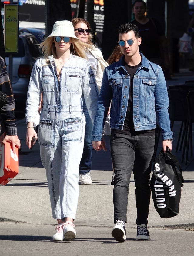 joe jonas and sophie turner in LA holding hands on 3/3