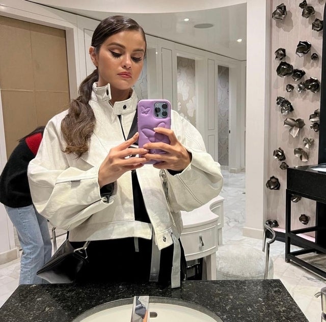 Urban Sophistication Co-Founders on Why Their iPhone Cases Are Always in Dua Lipa's Mirror Selfies | Entertainment Tonight Urban Sophistication Co-Founders on Why Their iPhone Cases Are Always in Dua Lipa's Mirror Selfies | Entertainment Tonight