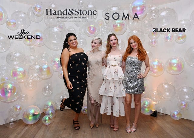 Michelle Buteau, Anna Faris, Leslie Mann, and Isla Fisher