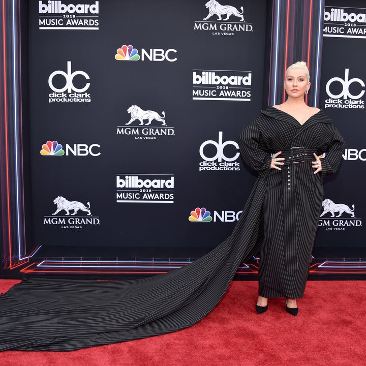 Kelly Clarkson Rocks Incredible Black Dress With Bold Shoulders at the  Billboard Music Awards! | Entertainment Tonight