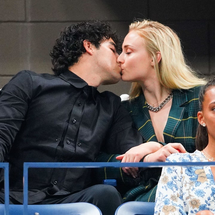 Sophie Turner Kisses Joe Jonas, Hilariously Fakes Baby Bump at 2018 U.S. Open