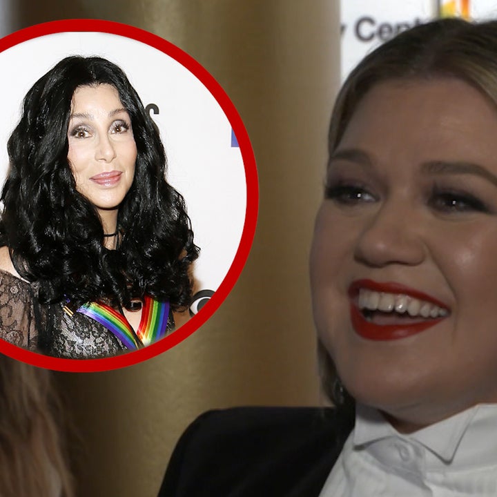 Kelly Clarkson Fangirls Over Meeting Cher and It's Amazing