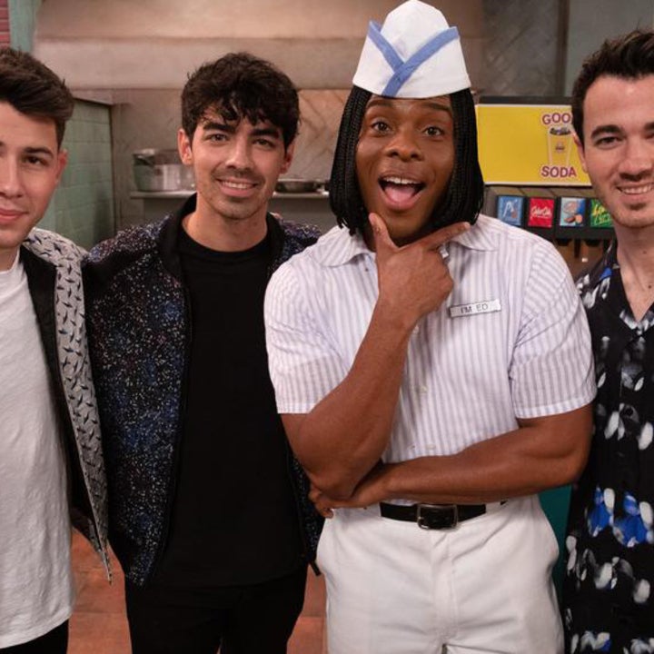 Jonas Brothers Sing Good Burger 'We're All Dudes' Song in 'All That' Reboot Sneak Peek 