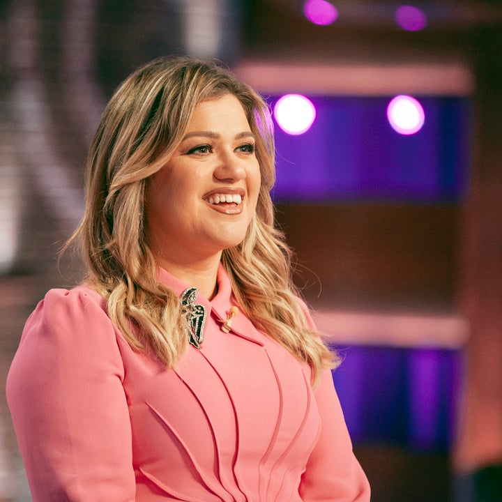 Kelly Clarkson Says Going Through a Divorce Is 'Horrible(02)