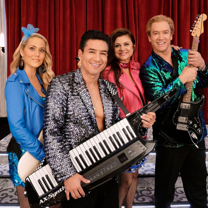 Elizabeth Berkley Teases If Dustin Diamond Will Reprise His 'Saved by