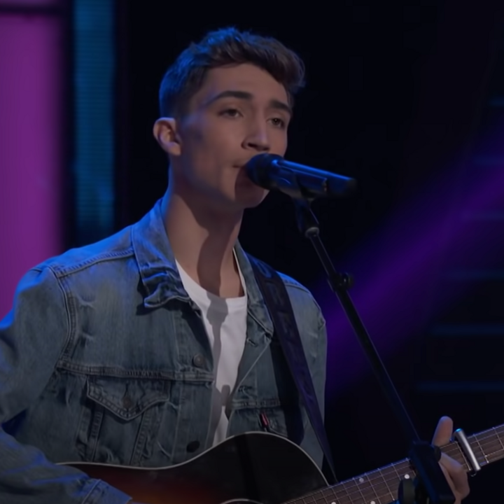 'The Voice': Avery Roberson's Stunning 4-Chair Turn Pits the Coaches Against 'Cowboy' Blake Shelton