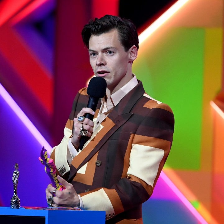 Harry Styles Accessorizes Gucci Suit With Stylish Bag at BRIT Awards