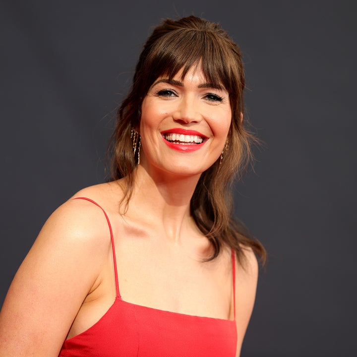 How Mandy Moore Achieved Her Gorgeous Emmys Beauty Look