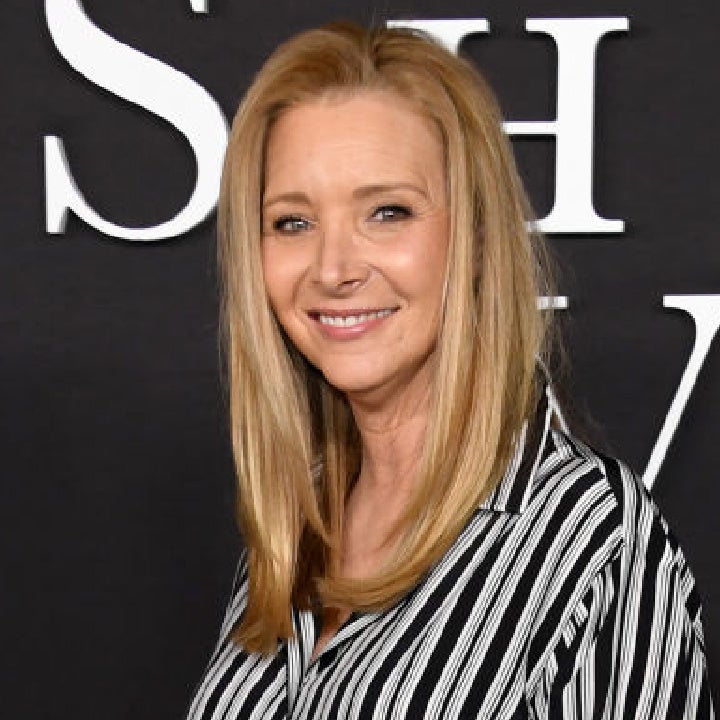 Lisa Kudrow Supports Pals Courteney Cox and Mira Sorvino on Red Carpet
