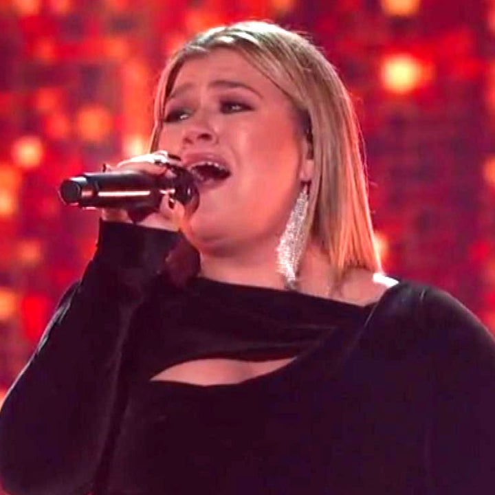 Kelly Clarkson Sings ‘I Will Always Love You’ in Dolly Parton Tribute at 2022 ACM Awards