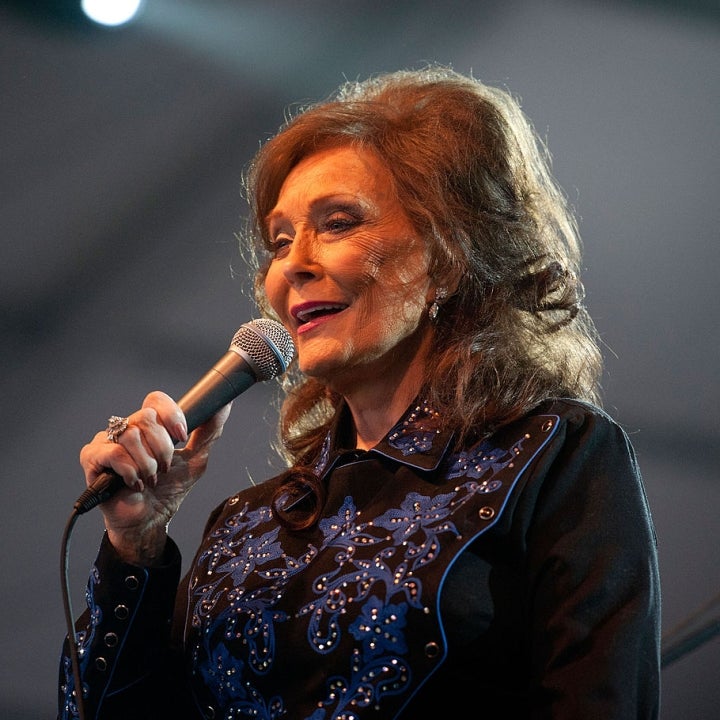 Loretta Lynn Remembered With Tribute Performance at 2022 CMA Awards