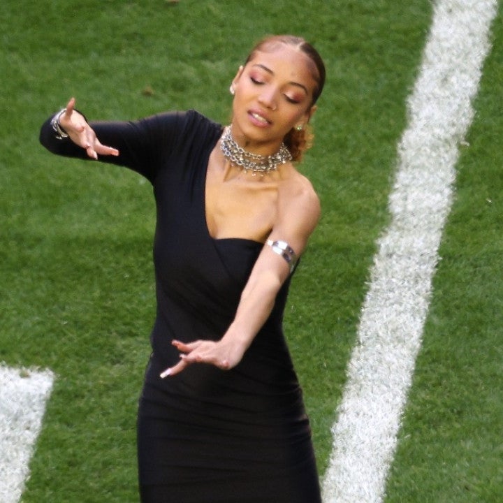 Rihanna's Super Bowl ASL Interpreter Goes Viral for Performance