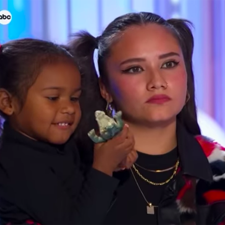 'American Idol': Single Mom Cries as Daughter Watches Tough Audition