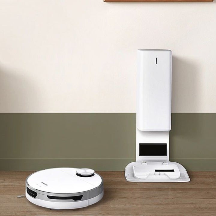 Best Robot Vacuums to Buy In 2023: Top Cleaners for Wood and Carpet