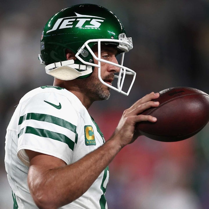 Aaron Rodgers Leaves Jets' Game Against Bills With Apparent Leg Injury