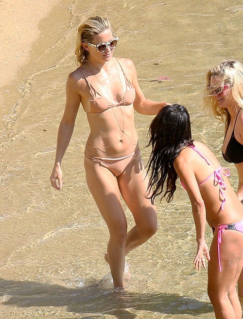 Goldie Hawn and Kate Hudson Flaunt Their Amazing Beach Bods in Greece Entertainment Tonight hq nude photo