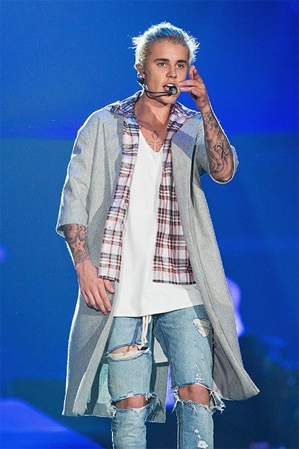 Justin Bieber Kicks Off 'Purpose' World Tour With An T-Shirt Typo | Entertainment Tonight