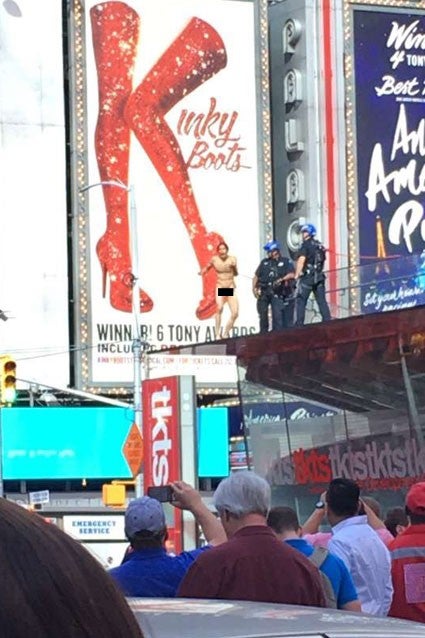 Naked Man in Times Square Dances and Screams About Donald 