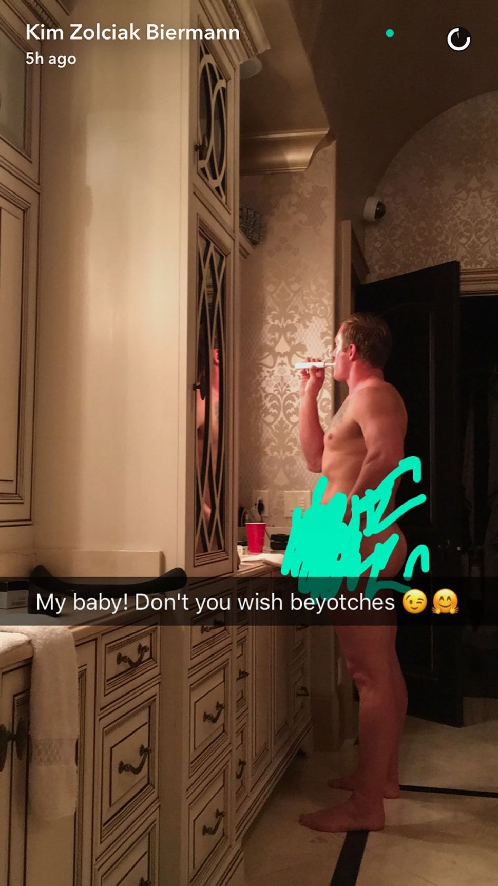 Kim Zolciak Snapchats NSFW Nude Pic of Hubby Kroy Biermann See Her Daughter Brielles Hilarious Reaction Entertainment Tonight