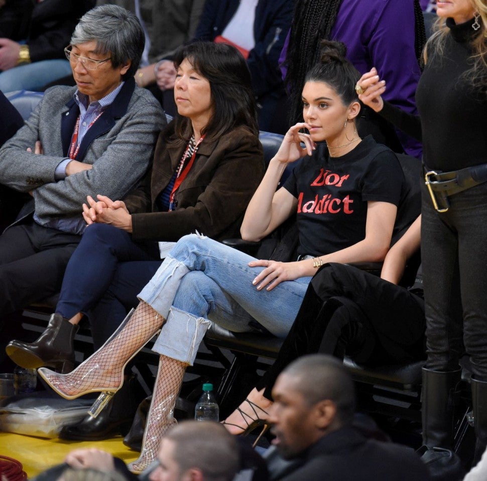 Kendall Jenner Rocks Another Wild Courtside Look At Los Angeles Lakers Game With Bff Hailey Baldwin Pics Entertainment Tonight