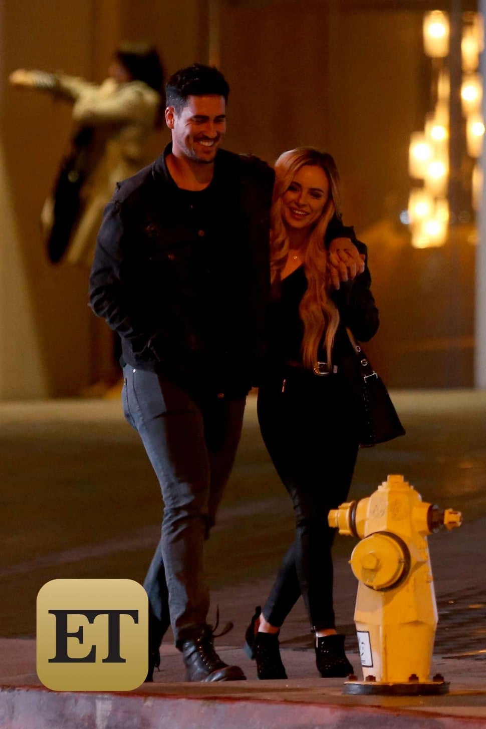 EXCLUSIVE Josh Murray and Amanda Stanton Kiss After Reuniting in Los