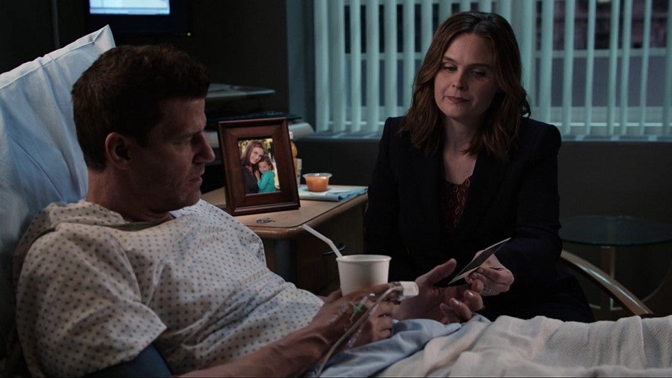Bones Says Goodbye After 12 Seasons A Look Back At Brennan And Booth S 22 Best Episodes Entertainment Tonight