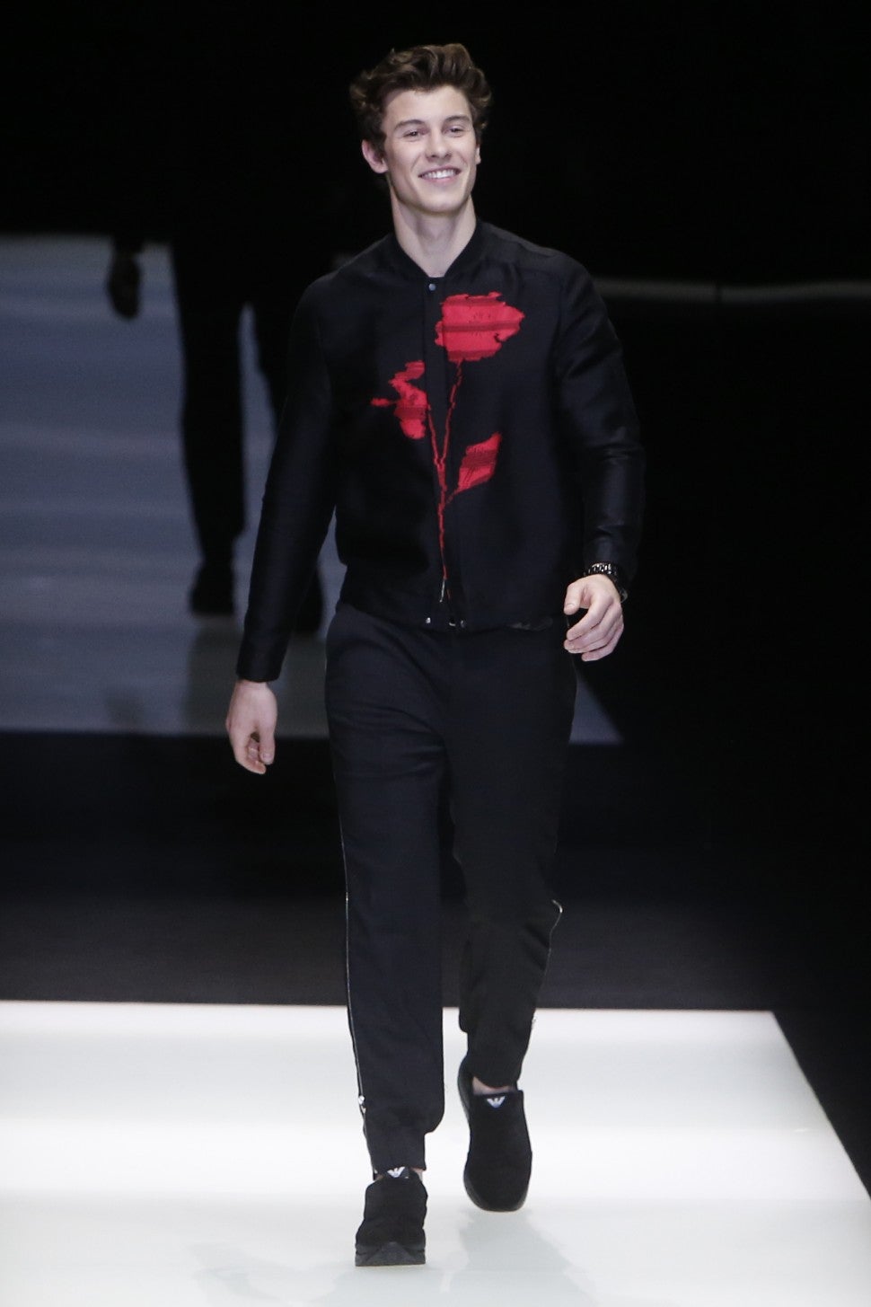 Shawn Mendes Slays The Runway During Armani S Men S Fashion Week Show In Italy Entertainment Tonight