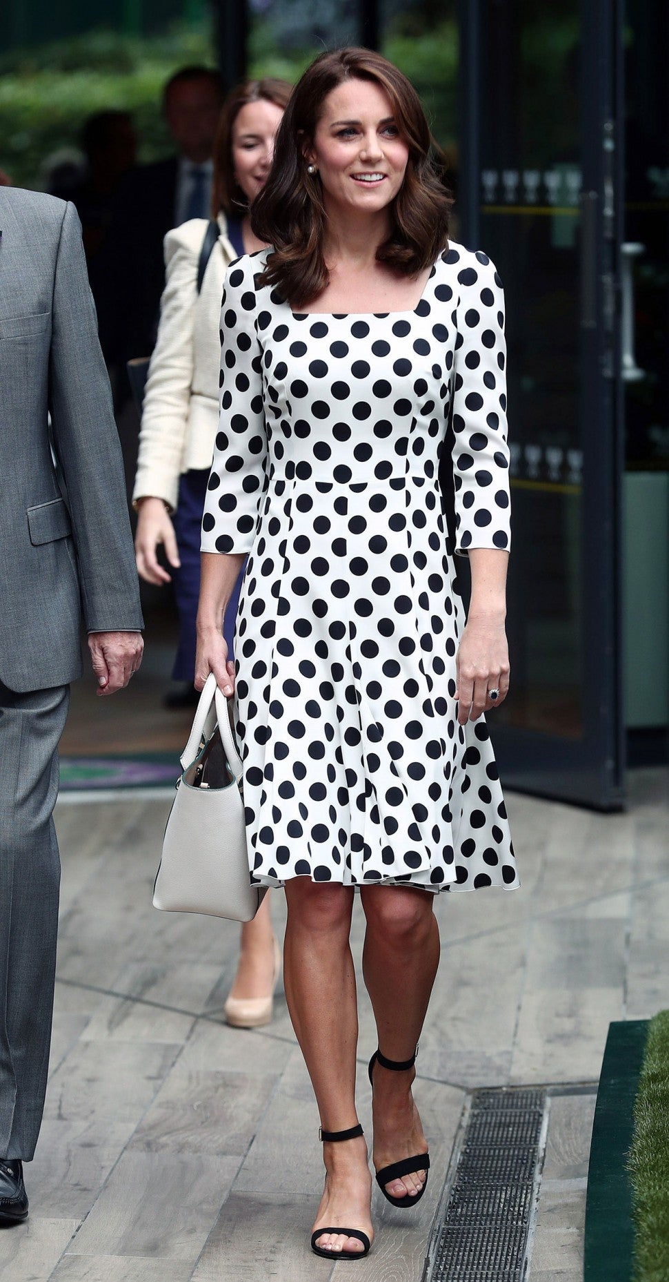 kate middleton black and white polka dot dress