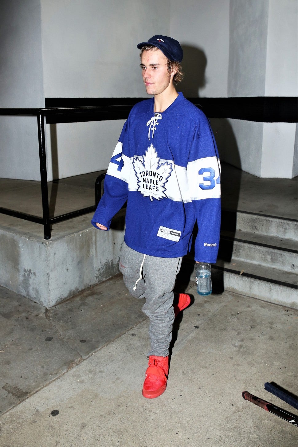 Gomez and Justin Bieber a Hockey in LA: Pics! | Entertainment
