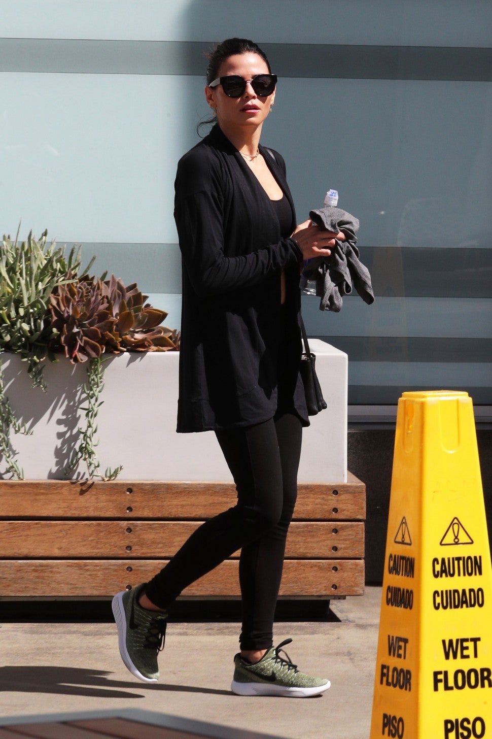 Jenna Dewan leaves Soul Cycle in L.A. on April 3, 2018.