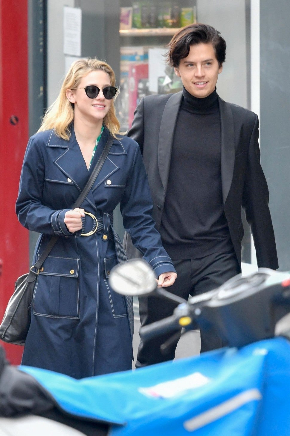 Riverdale Stars Cole Sprouse And Lili Reinhart Share A Sweet Kiss In Paris Entertainment Tonight See the best moments from this couple here. riverdale stars cole sprouse and lili