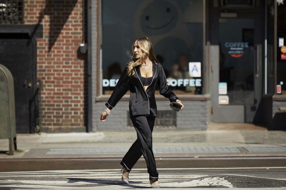 Sarah Jessica Parker Intimissimi outfit crossing the street