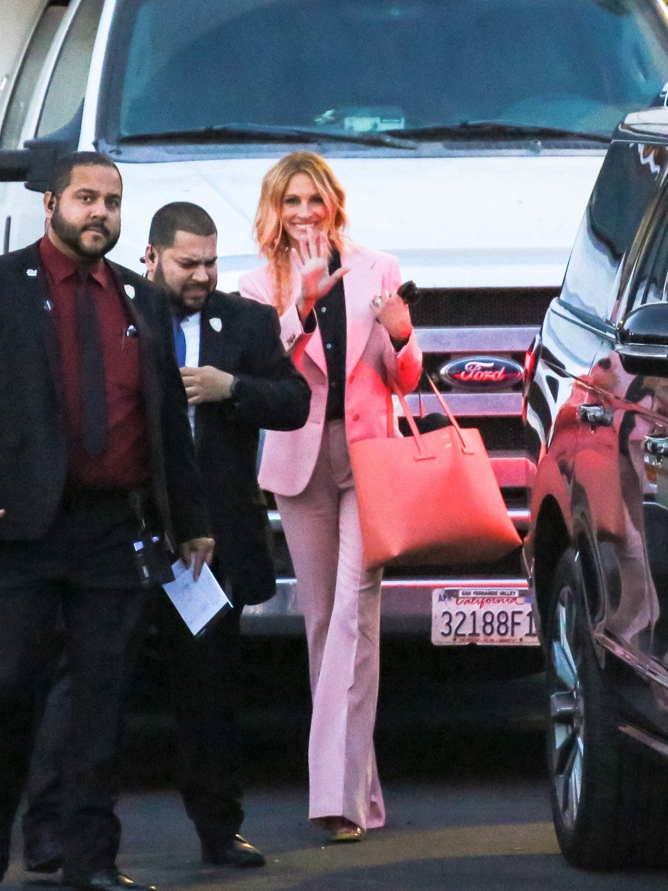 Julia Roberts in pink suit