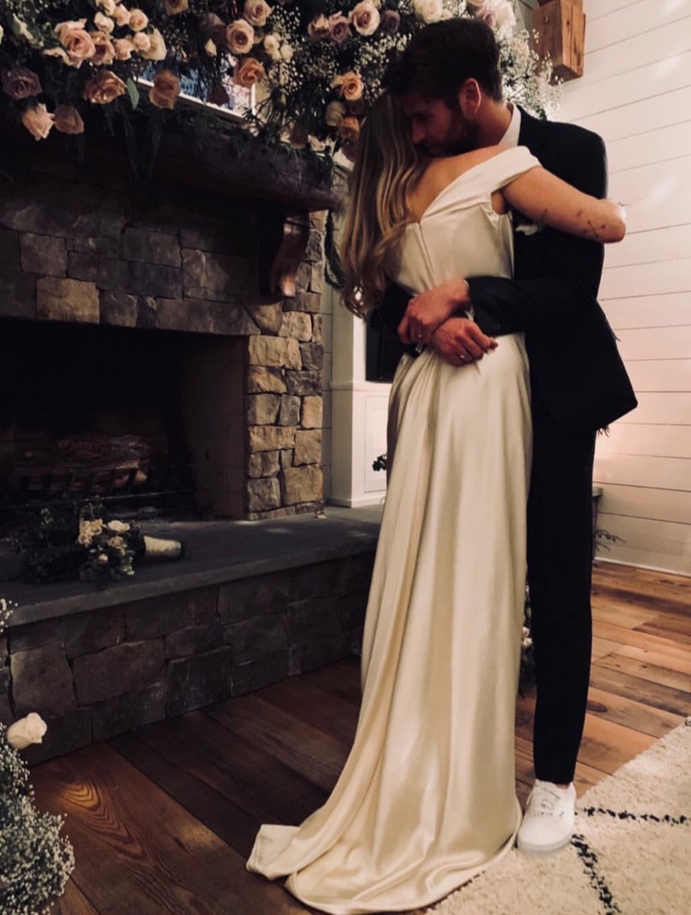 Miley Cyrus Shares Stunning Wedding Photos With Liam ...