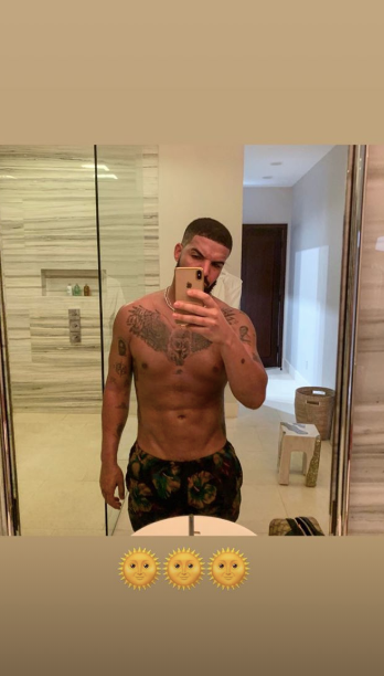 People Think Drakes Tattoos Look Like A Zoom Meeting On His Back