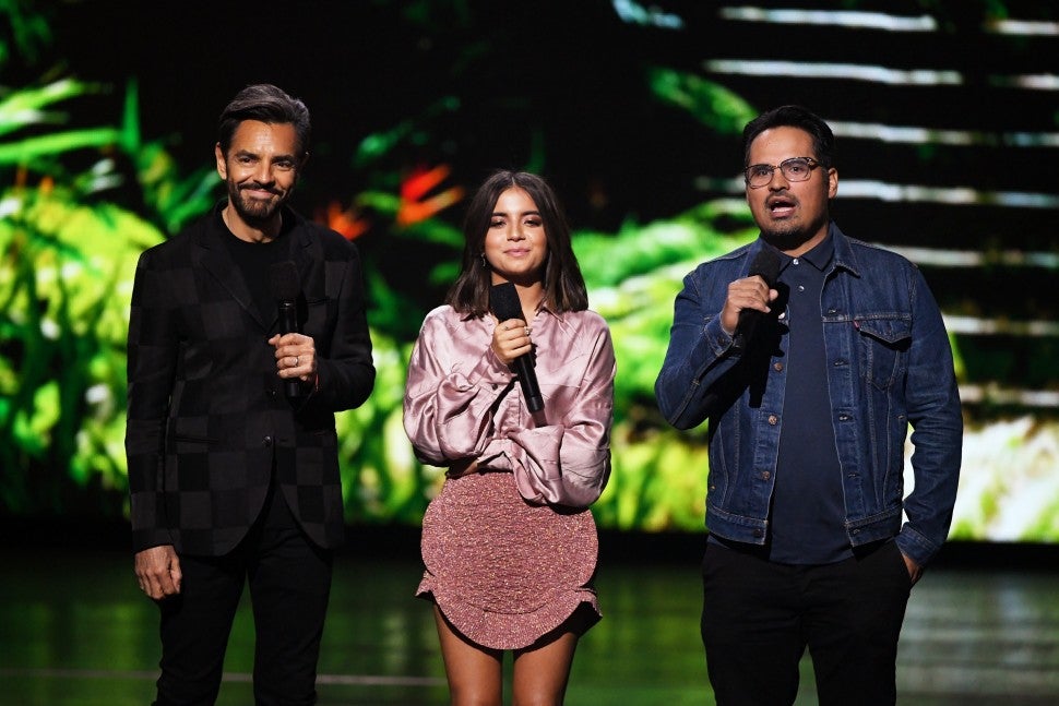 Eugenio Derbez Isabela Moner and Michael Peña Kids Choice Awards
