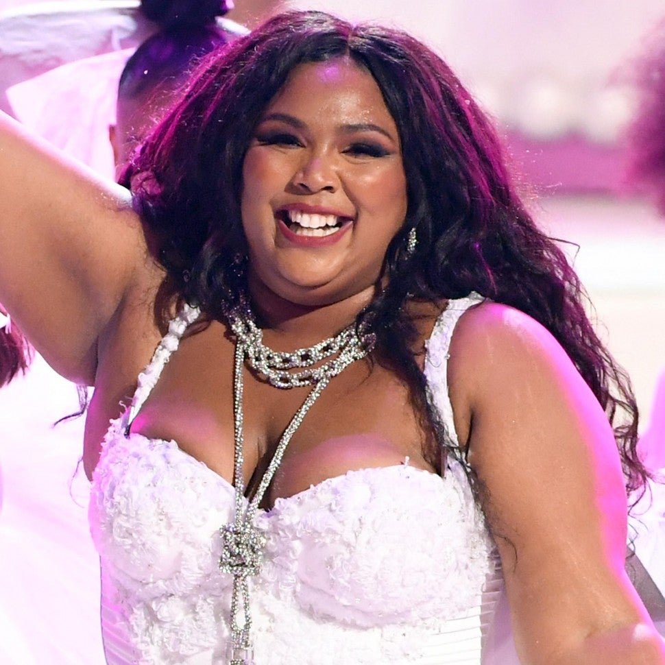 Lizzo hair BET Awards performance 2019