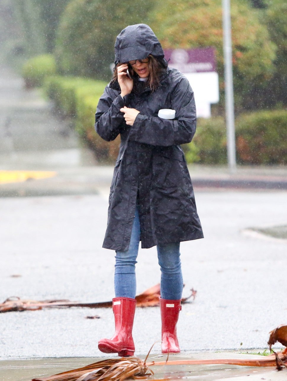 Jennifer Garner in red hunter rain boots