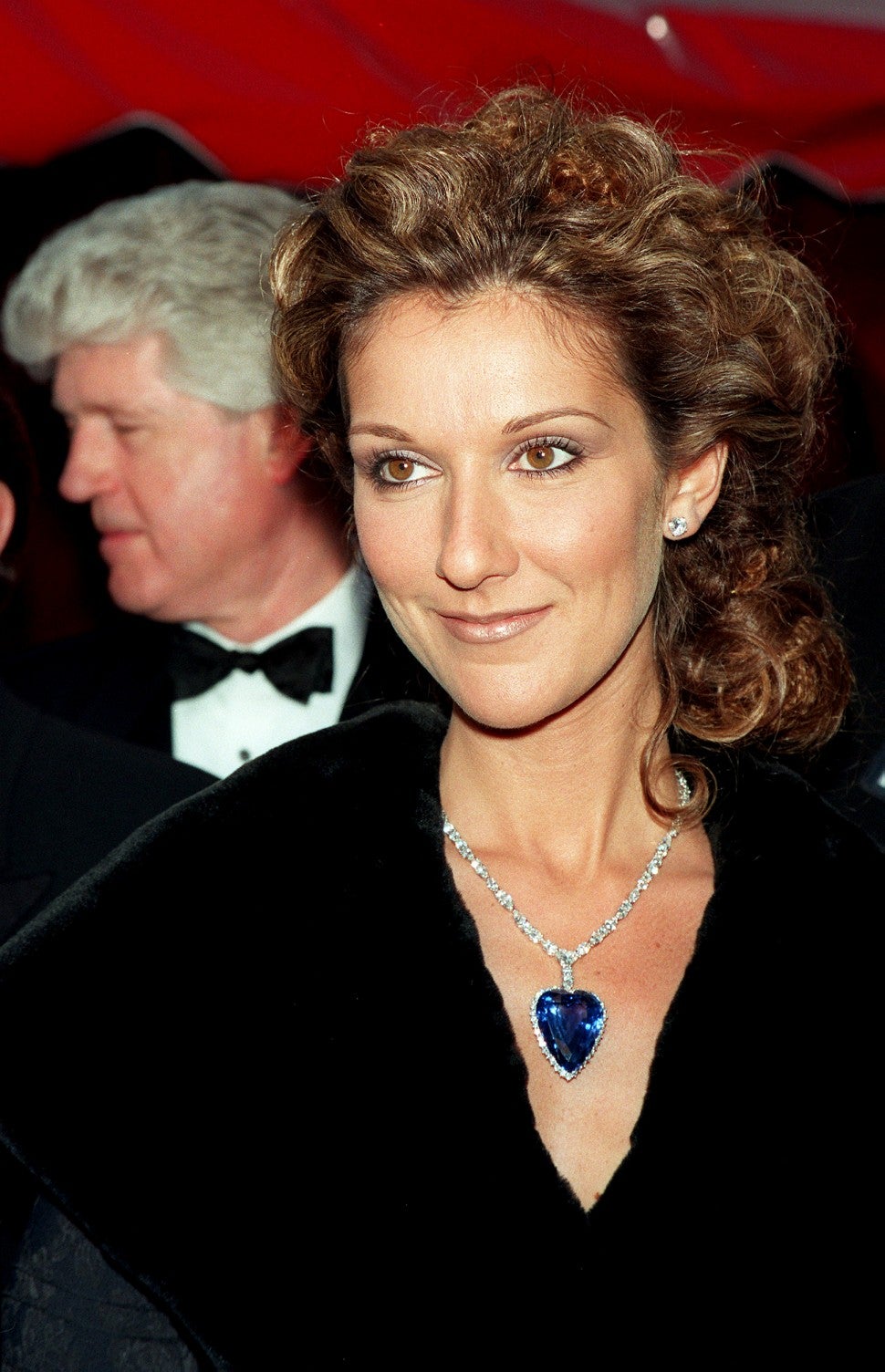 Celine Dion Wears Titanic Inspired Heart Of The Ocean Necklace As She Debuts New Lob Entertainment Tonight