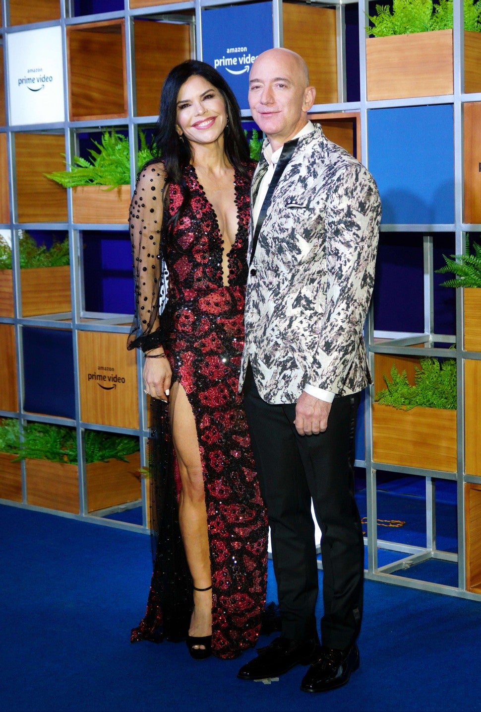 Jeff Bezos and Girlfriend Lauren Sanchez Make Their Red Carpet Debut as a  Couple | Entertainment Tonight