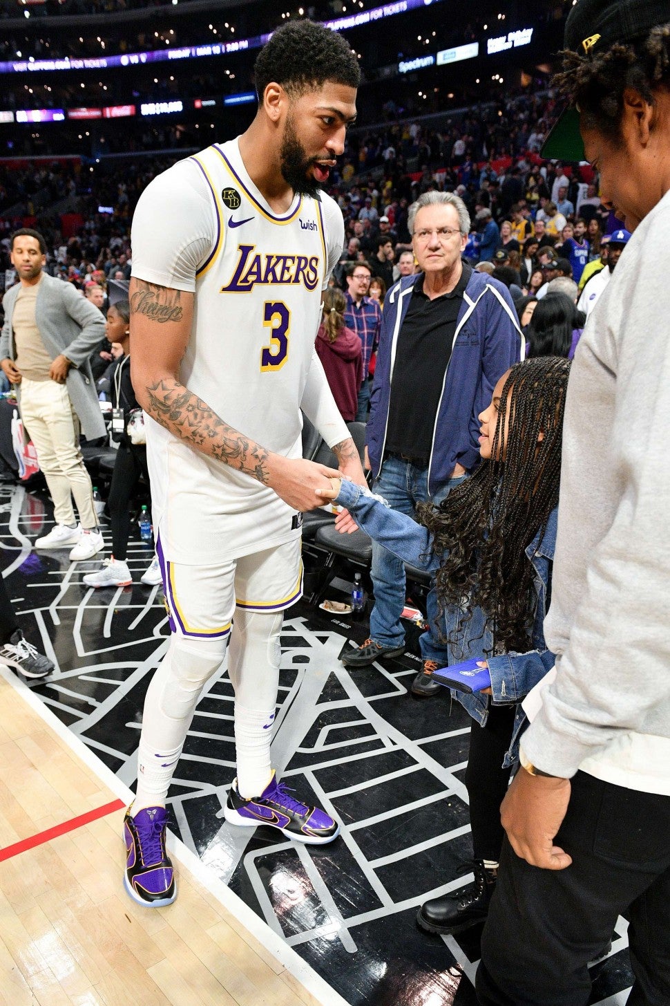 Anthony Davis meets Blue Ivy and Jay-Z at Lakers Game