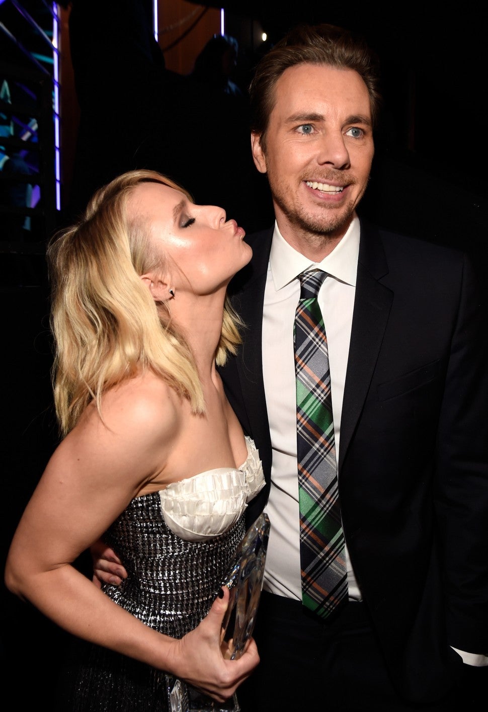 kristen bell and dax shepard at 2017 People's Choice Awards