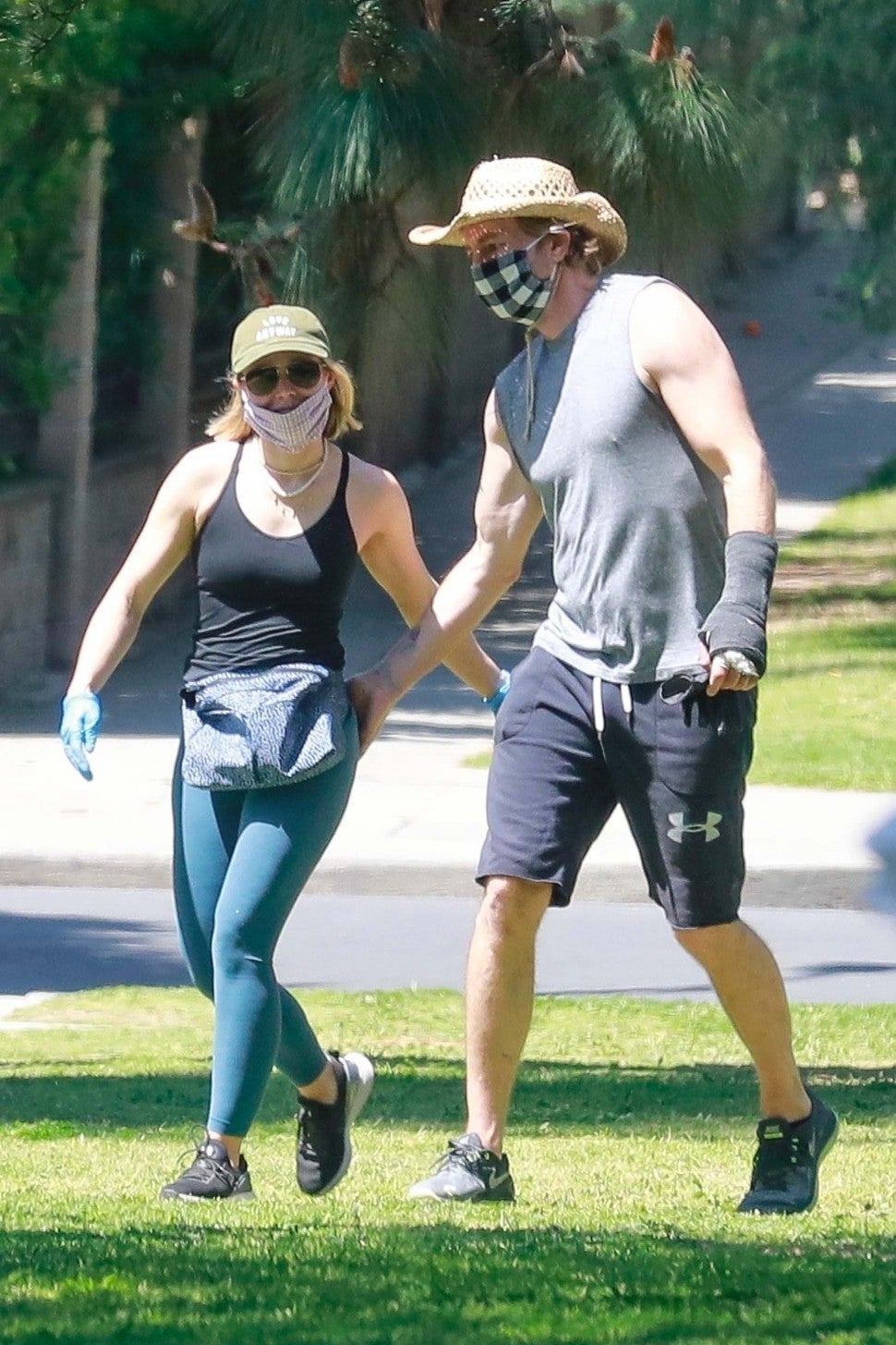 kristen bell and dax shepard in griffith park