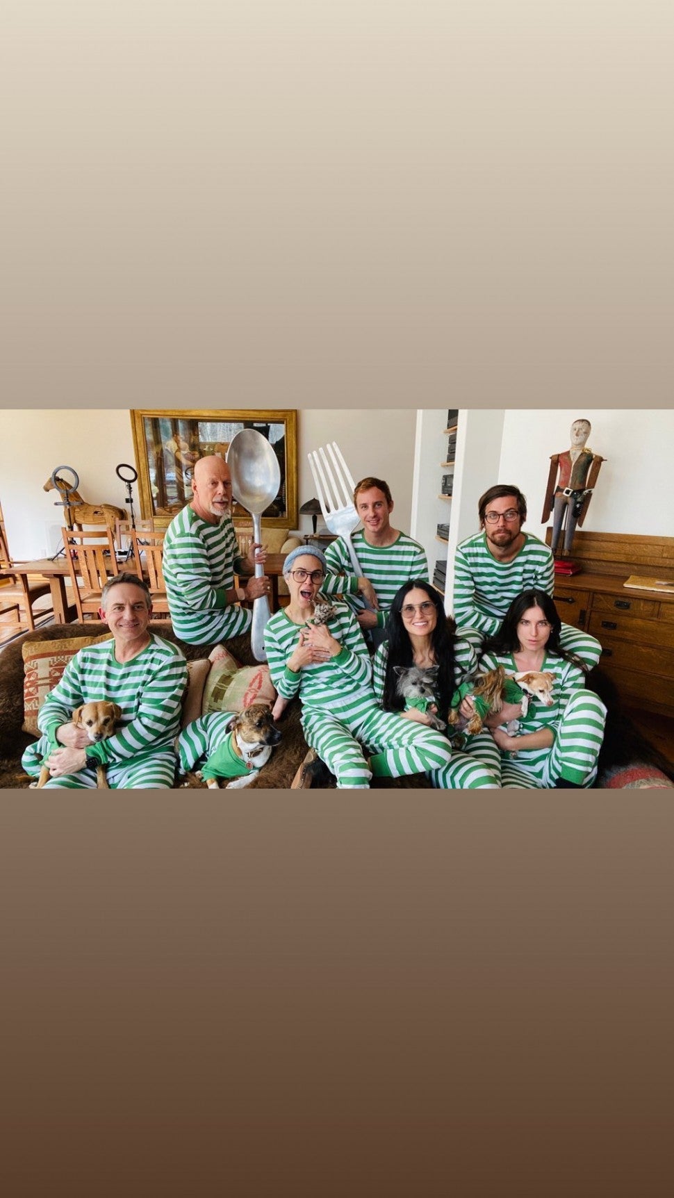 Bruce Willis, Demi Moore, and family