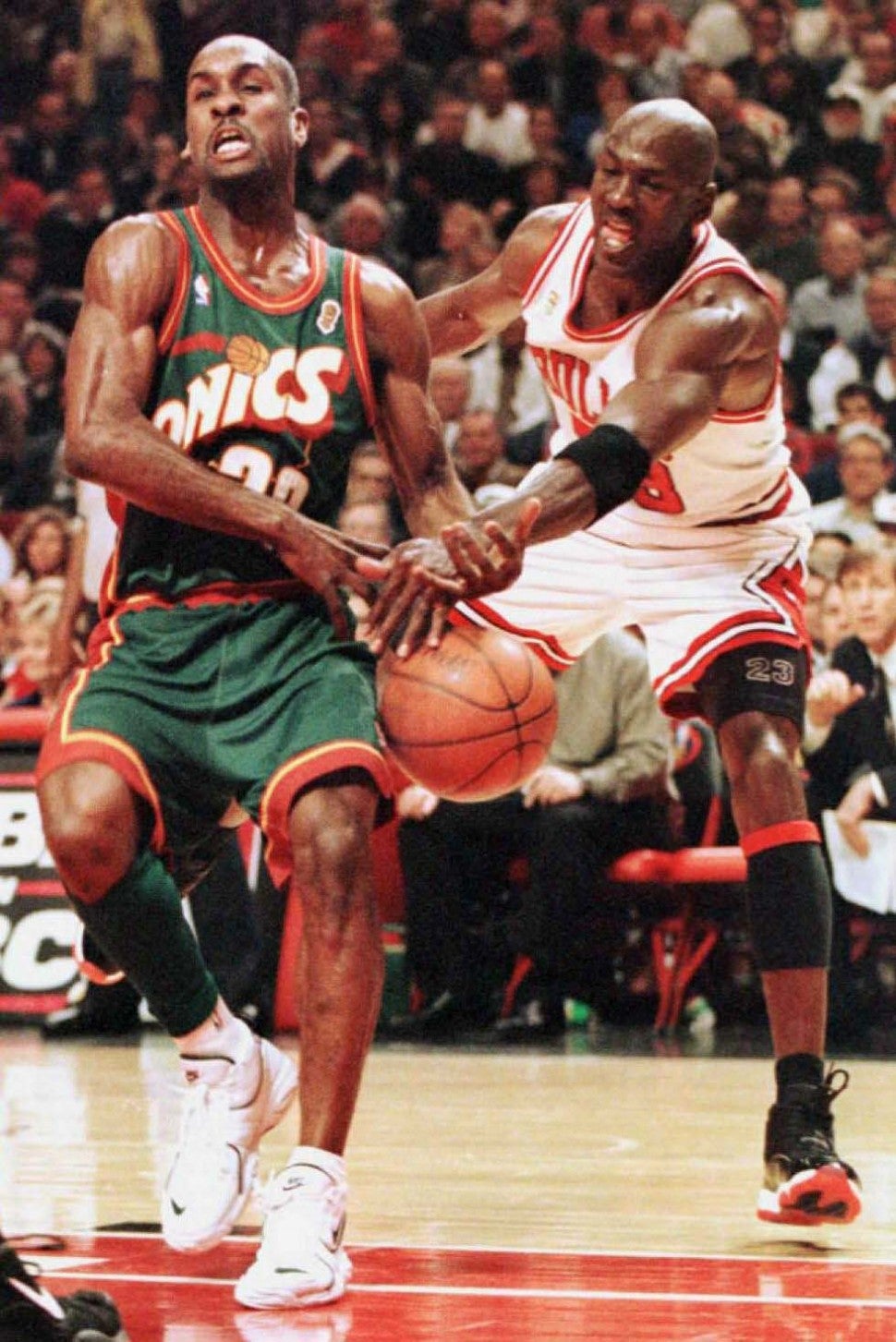 Michael Jordan (R) strips the ball from Seattle SuperSonics guard Gary Payton 7 June late in the second quarter of game two of the NBA Finals at the United Center in Chicago. 