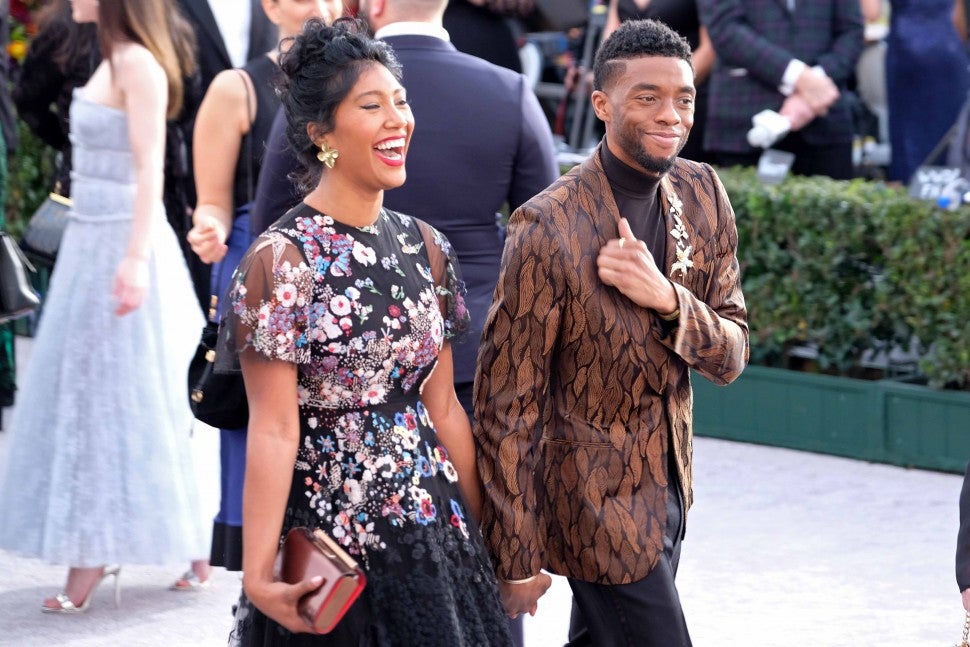  Taylor Simone Ledward and Chadwick Boseman attend the 25th annual Screen Actors Guild Awards at The Shrine Auditorium on January 27, 2019 in Los Angeles, California.