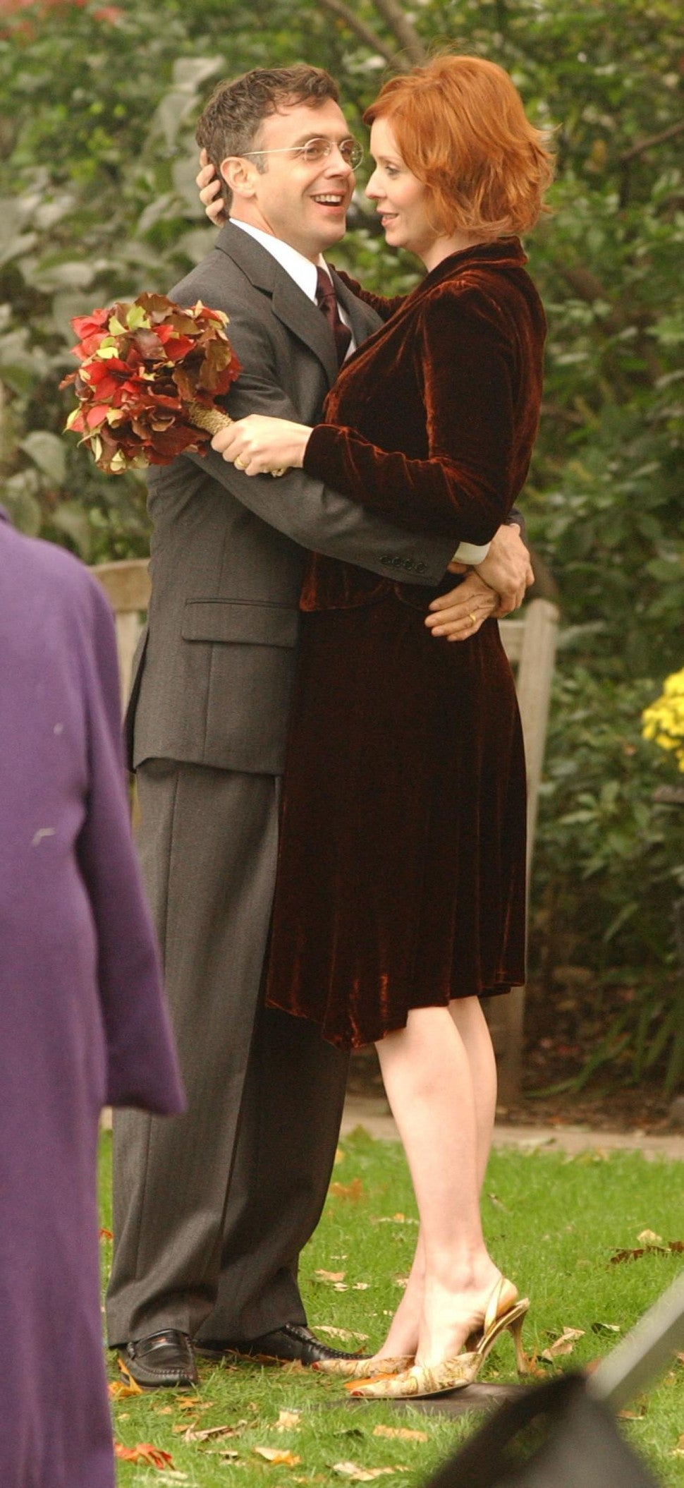 David Eigenberg hugs Cynthia Nixon while filming a wedding scene for '...