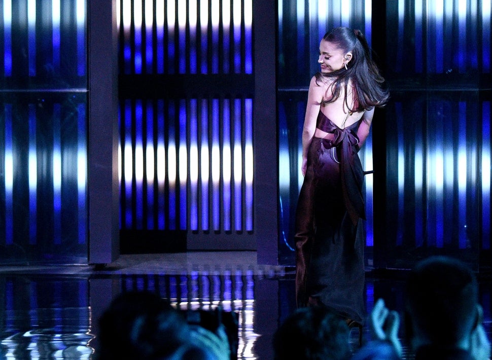 Inmundicia Intermedio diapositiva Ariana Grande Looks Stunning at 2021 iHeartRadio Music Awards After  Marrying Dalton Gomez | Entertainment Tonight